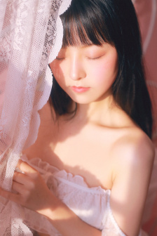 解开护士的乳罩